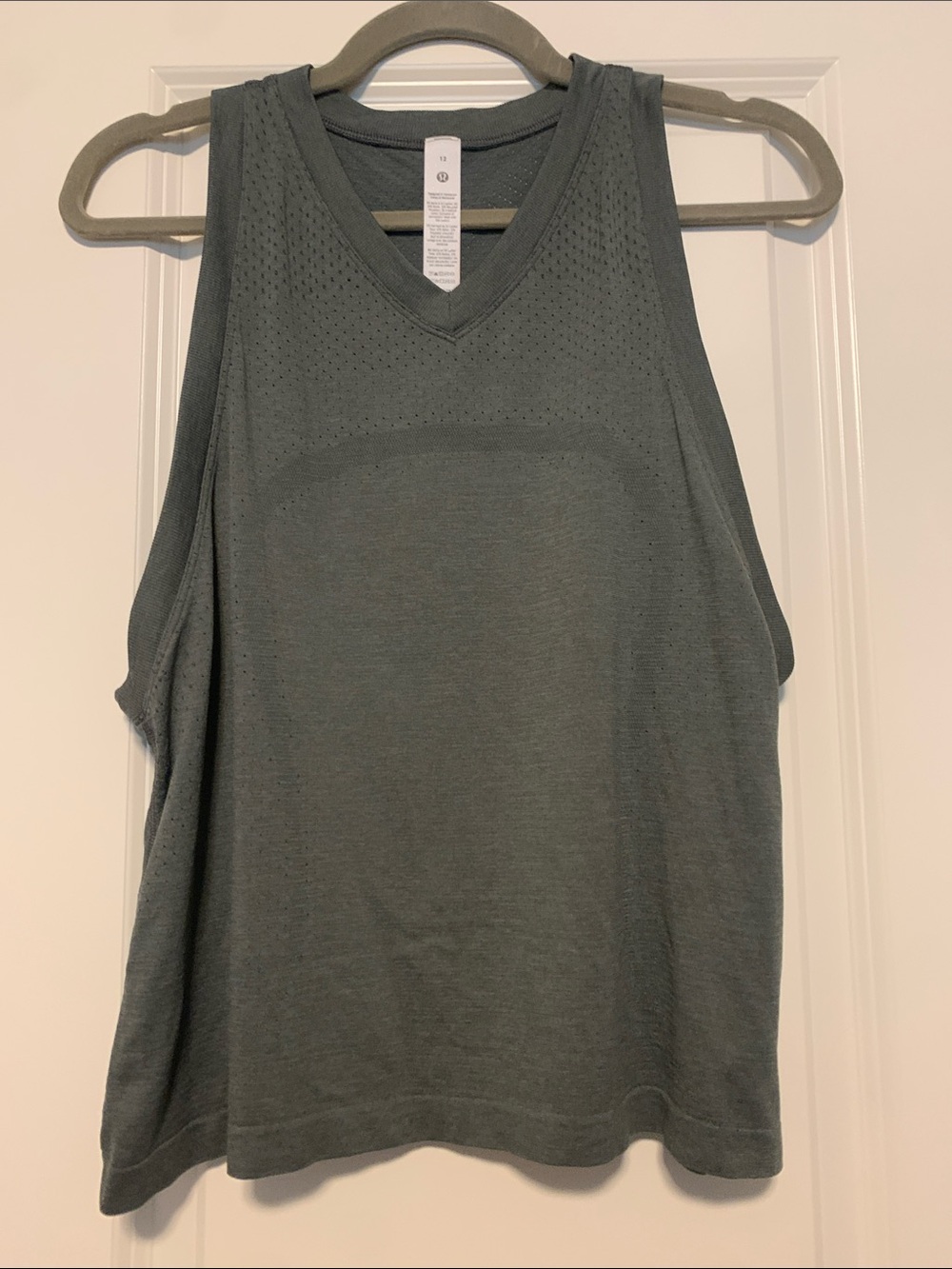 lululemon athletica Women's V-Neck Swiftly  Tank, Sz 12, Like New